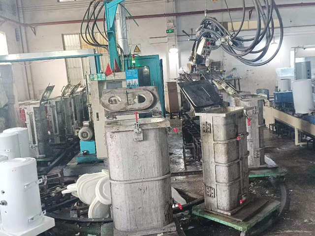 Cantilever Foam Machine